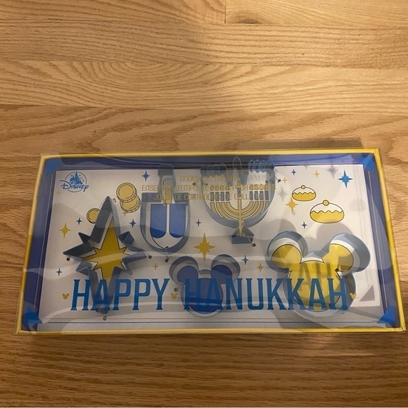 Disney Happy Hanukkah Cookie Cutters NEW Dreidel Menorah - Picture 2 of 3
